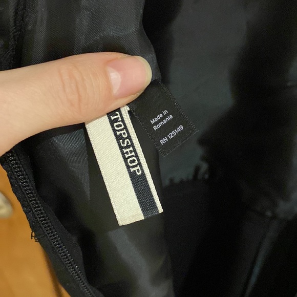 TOPSHOP Lace Keyhole Playsuit - Picture 6 of 7